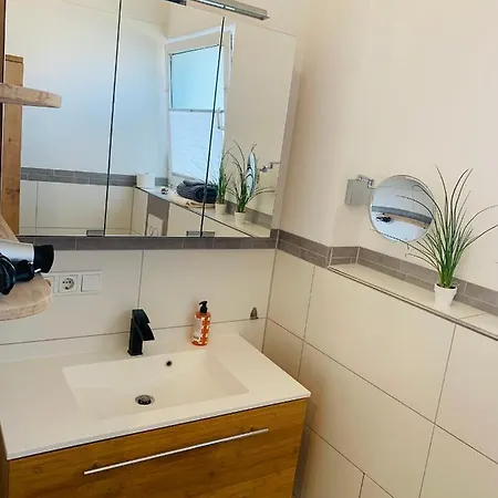 Seemomente Nahe Friedrichshafen & Messe & Flughafen 3-Zimmer-Apartment Mit Balkon, Parkplatz Meckenbeuren