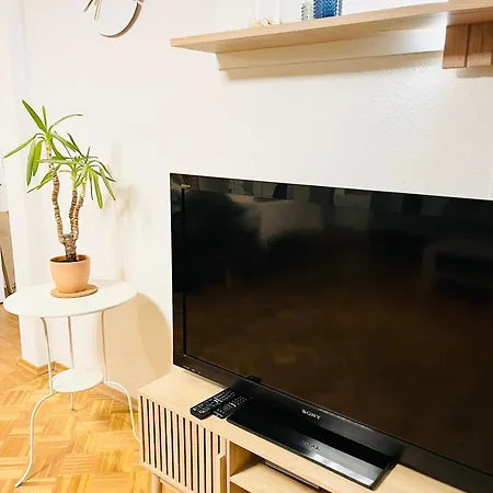 Seemomente Nahe Friedrichshafen & Messe & Flughafen 3-zimmer-apartment Mit Balkon, Parkplatz Meckenbeuren