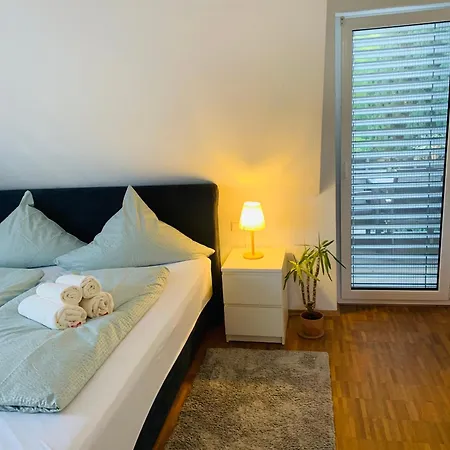 Seemomente Nahe Friedrichshafen & Messe & Flughafen 3-zimmer-apartment Mit Balkon, Parkplatz * Meckenbeuren