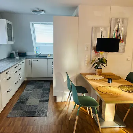 Seemomente Nahe Friedrichshafen & Messe & Flughafen 3-zimmer-apartment Mit Balkon, Parkplatz Meckenbeuren