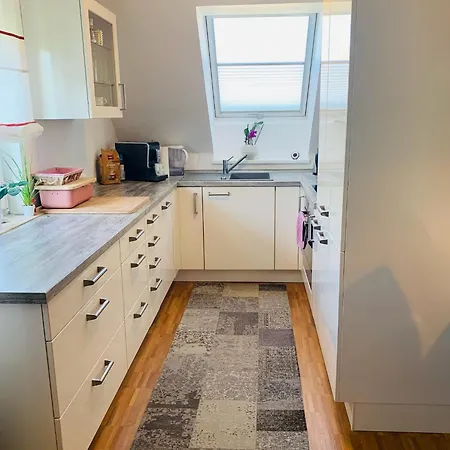 Seemomente Nahe Friedrichshafen & Messe & Flughafen 3-zimmer-apartment Mit Balkon, Parkplatz *