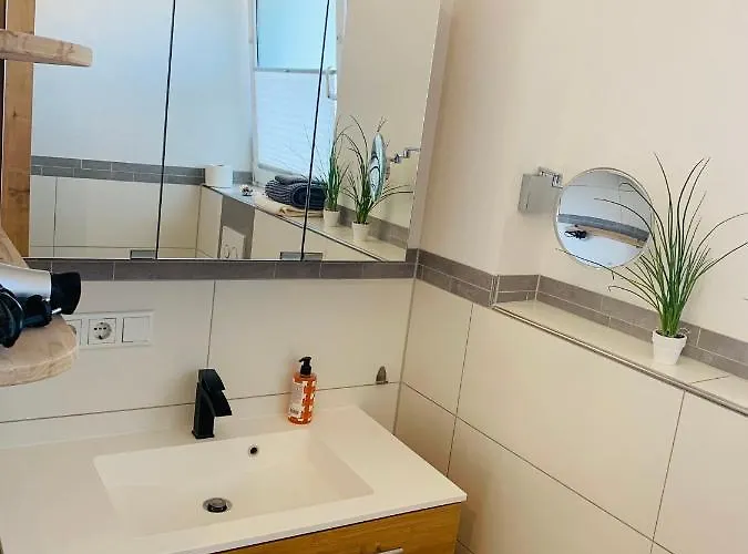 Seemomente Nahe Friedrichshafen & Messe & Flughafen 3-zimmer-apartment Mit Balkon, Parkplatz メッケンベウーレン